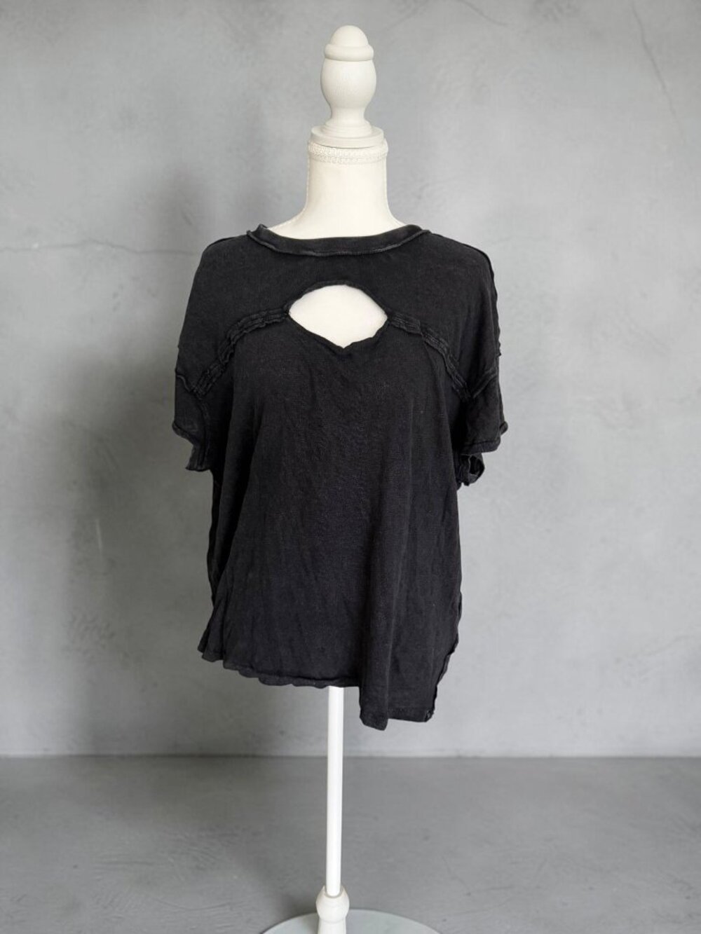 WE THE FREE Black Gray T Shirt Size Medium NEW NWOT